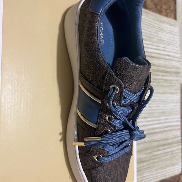 Michael Kors Sneakers size 7.5 - Picture 4 of 6